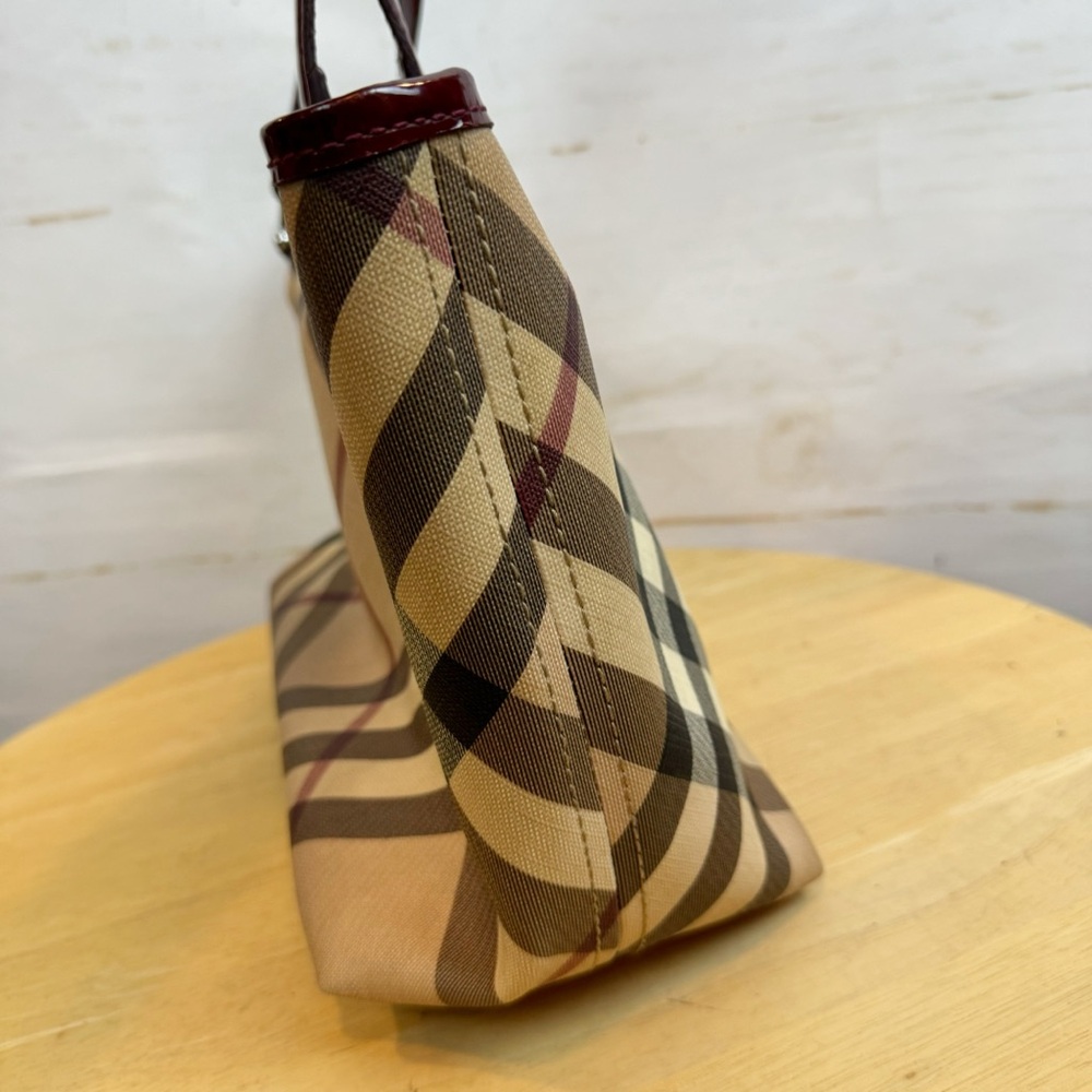 Classic Plaid Tote Bag with Burgundy Trim - Picture 4 of 9